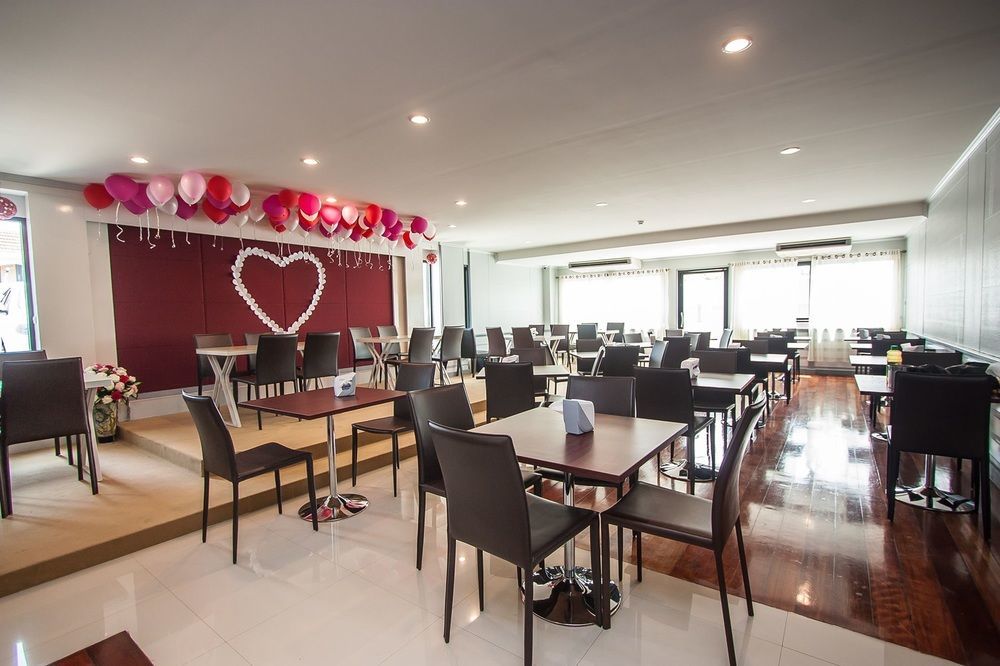 Lee Hotel Сурат Тхани Екстериор снимка